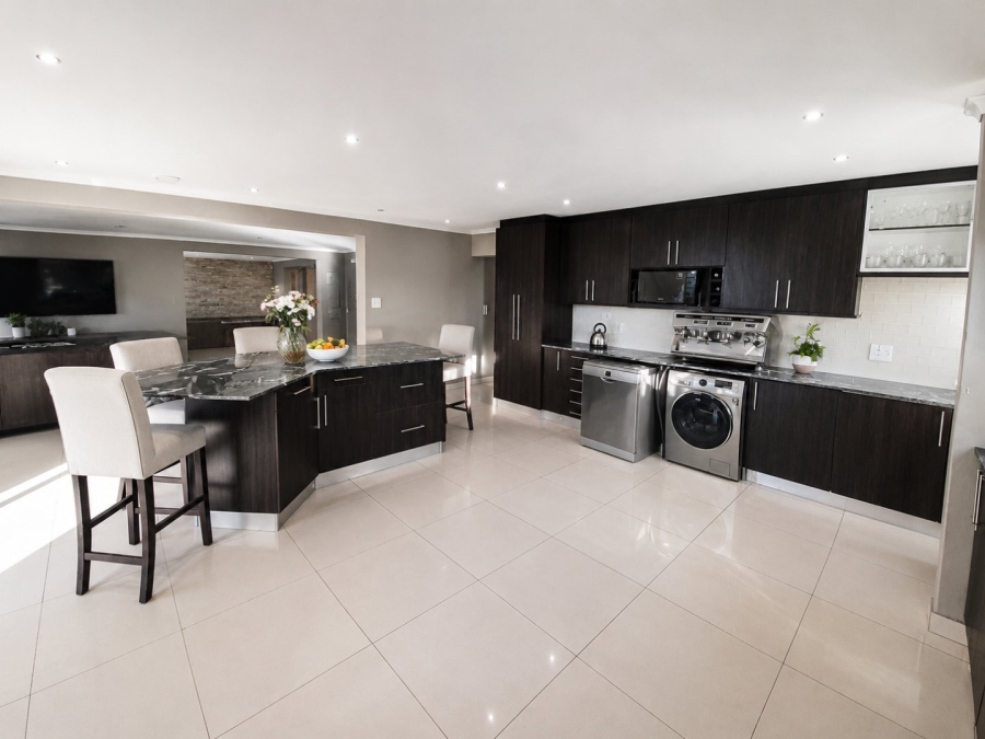 5 Bedroom Property for Sale in Flamingo Vlei Western Cape